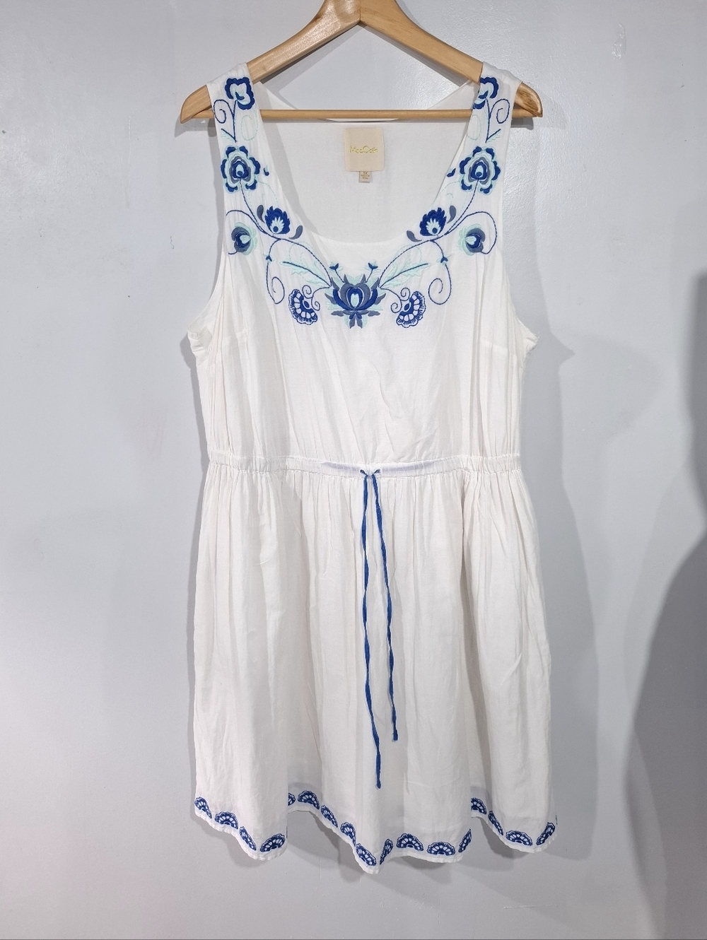 ModCloth White Sleeveless Floral Embroidered Lined Elastic Waist Dress Size 1X